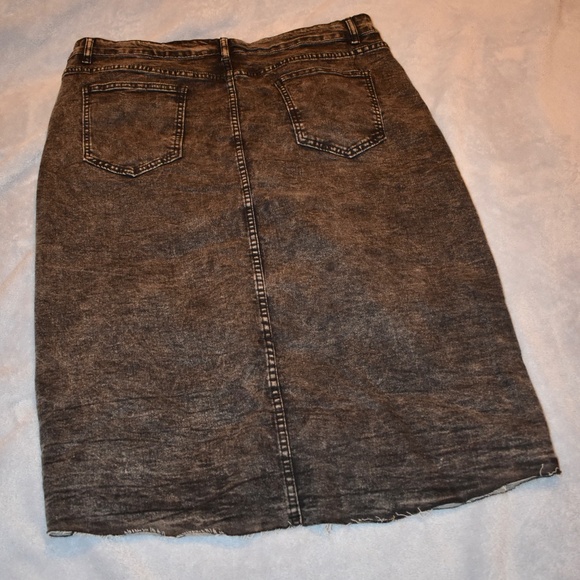 Black Acid Wash Denim Skirt NWOT - Picture 2 of 4